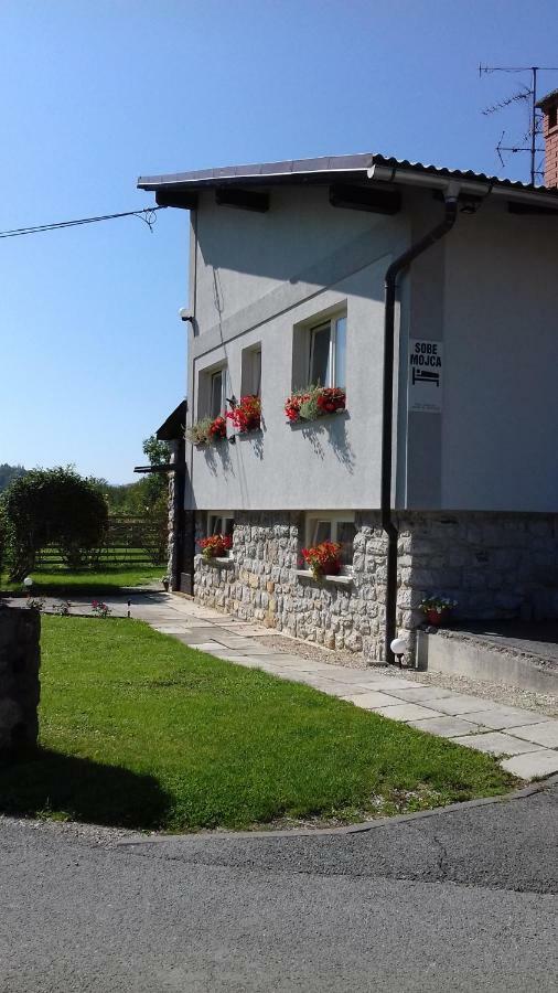 Apartmaji Mojca Hostal Križe Exterior foto